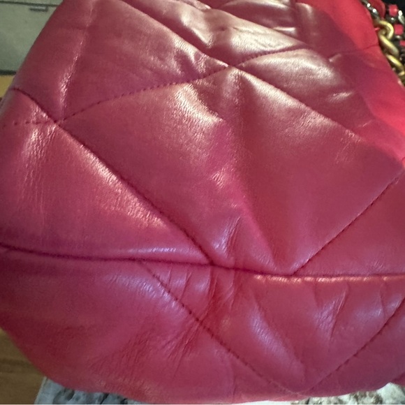 Large Chanel 19 Pink Quilted Leather Bag - Picture 7 of 11